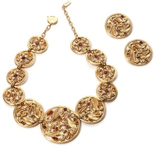 PARURE - YVES SAINT LAURENT, Collier et paire de clips d'oreilles circulaires