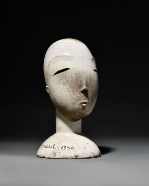 « La Japonaise » - Jean BESNARD (1889-1958), Sculpture anthropomorphe en céramique émaillée blanche fumée noir