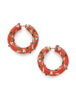 PAIRE DE BOUCLES D'OREILLES - CARTIER ANNÉES 1970, Corail rouge