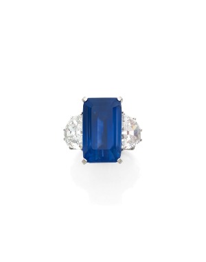 BAGUE - Saphir rectangulaire à pans coupés de 34.86 carats avec diamants demi-lune