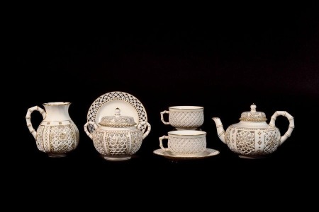 Partie de service réticulé chinois composite en porcelaine - SEVRES, Fin XIXème - début XXème siècle
