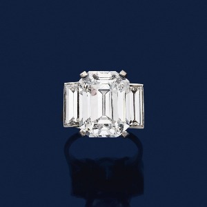 BAGUE - Diamant rectangulaire à pans coupés de 8.54 carats avec diamants baguette